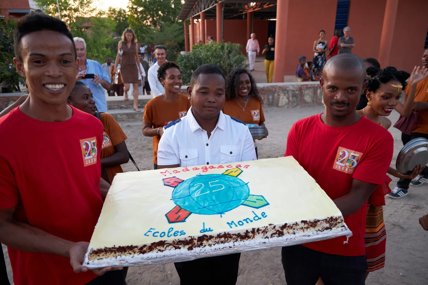 Photo : Joyeux anniversaire Écoles du Monde